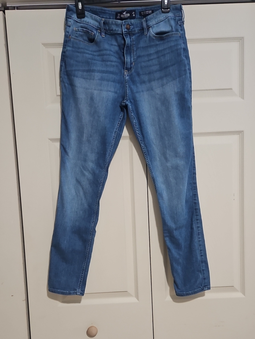 Hollister Women's Skinny Jeans in Medium Blue Wash